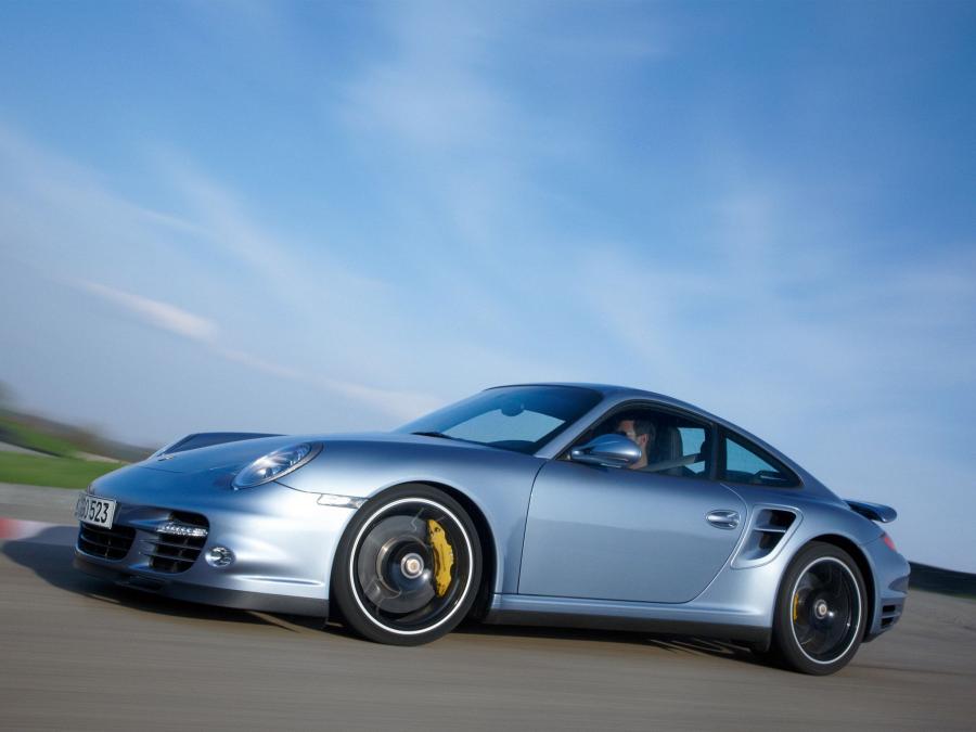  Porsche 911 Turbo S 2010 года  (фото 18 из 31)